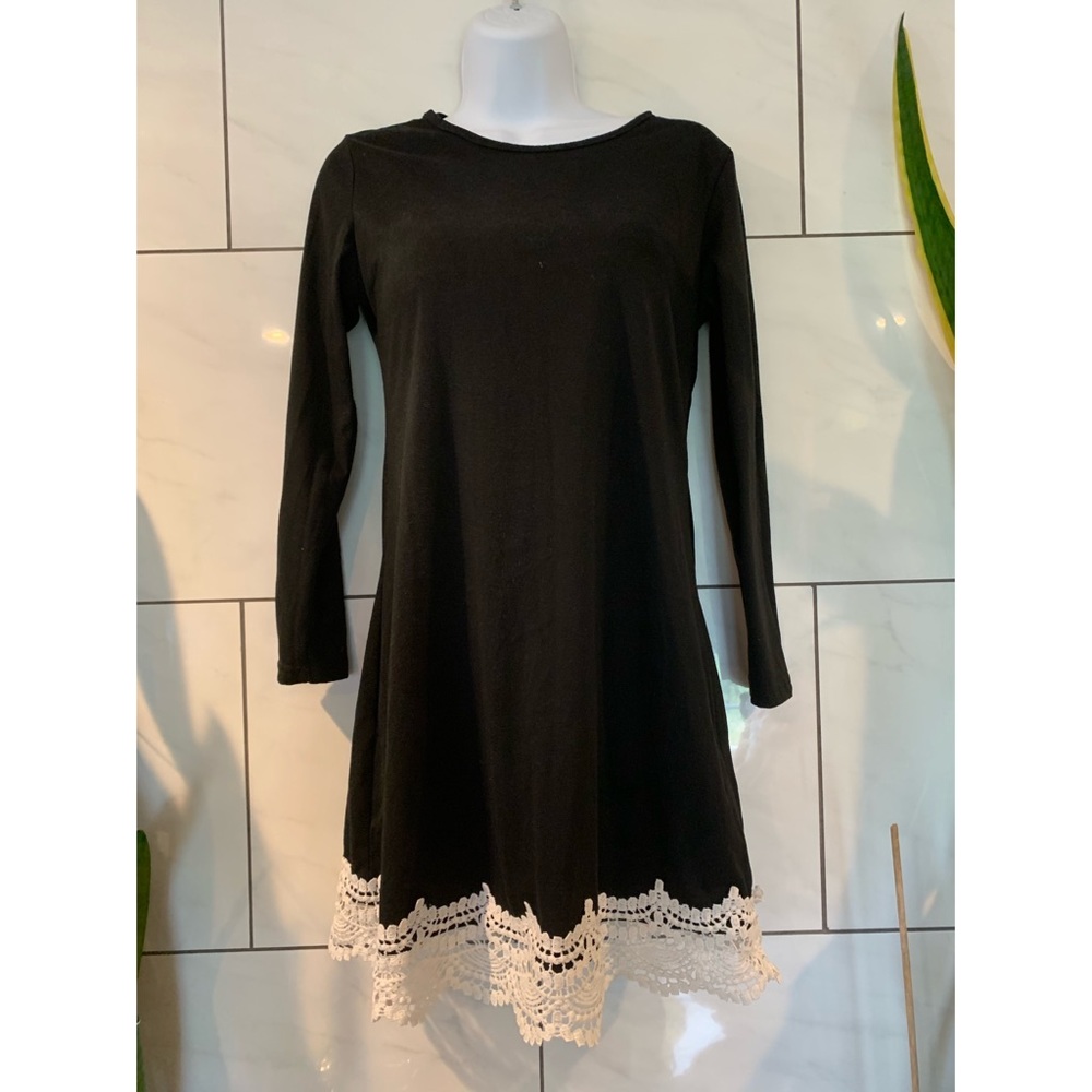 Black long sleeve dress with lace detail 🌟(4)